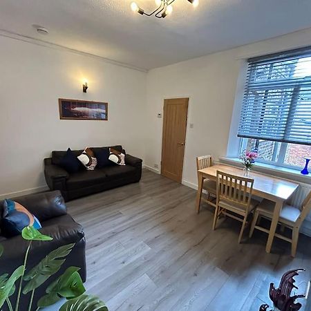 Spacious Homely 3 Bed Property Newcastle-under-Lyme Bagian luar foto