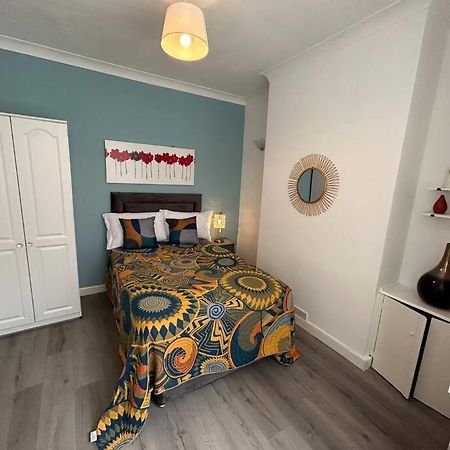 Spacious Homely 3 Bed Property Newcastle-under-Lyme Bagian luar foto