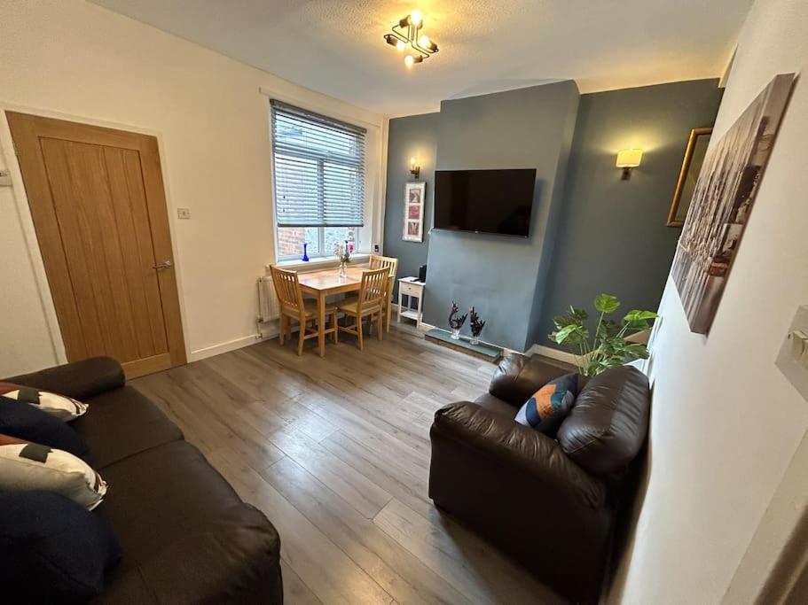Spacious Homely 3 Bed Property Newcastle-under-Lyme Bagian luar foto