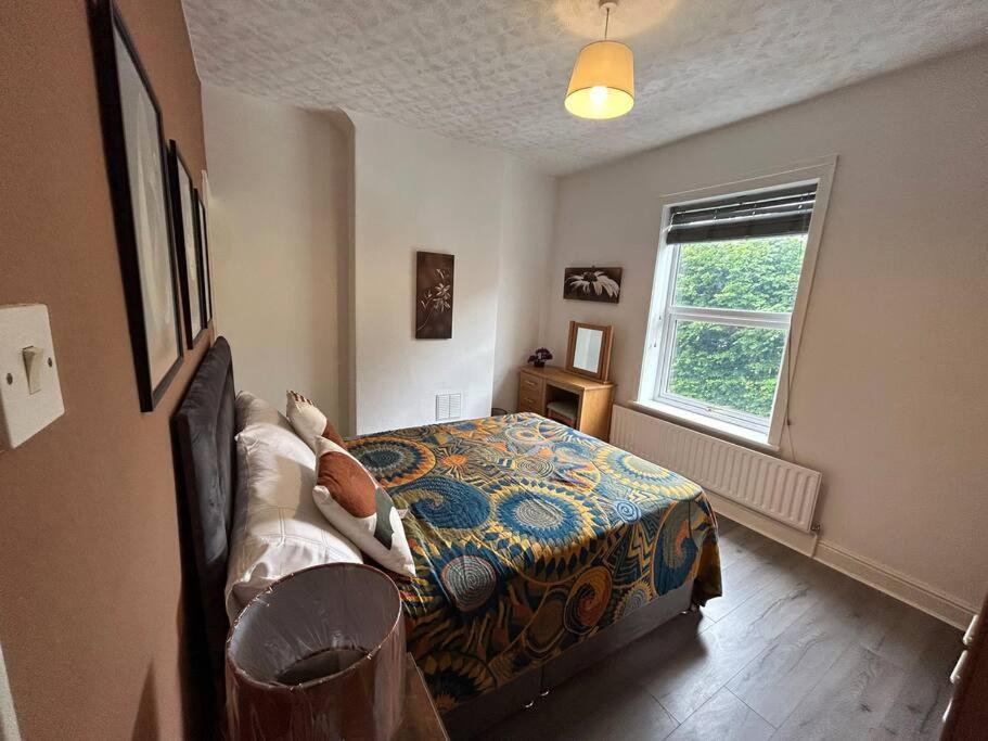 Spacious Homely 3 Bed Property Newcastle-under-Lyme Bagian luar foto