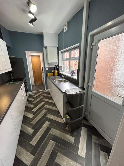Spacious Homely 3 Bed Property Newcastle-under-Lyme Bagian luar foto