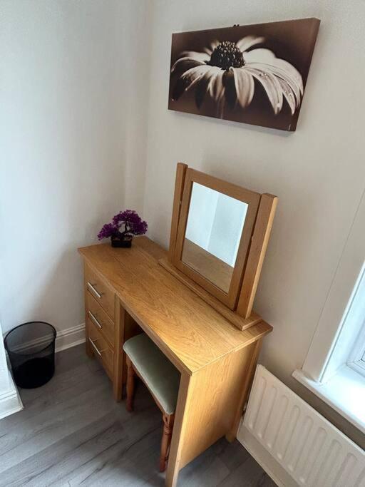 Spacious Homely 3 Bed Property Newcastle-under-Lyme Bagian luar foto
