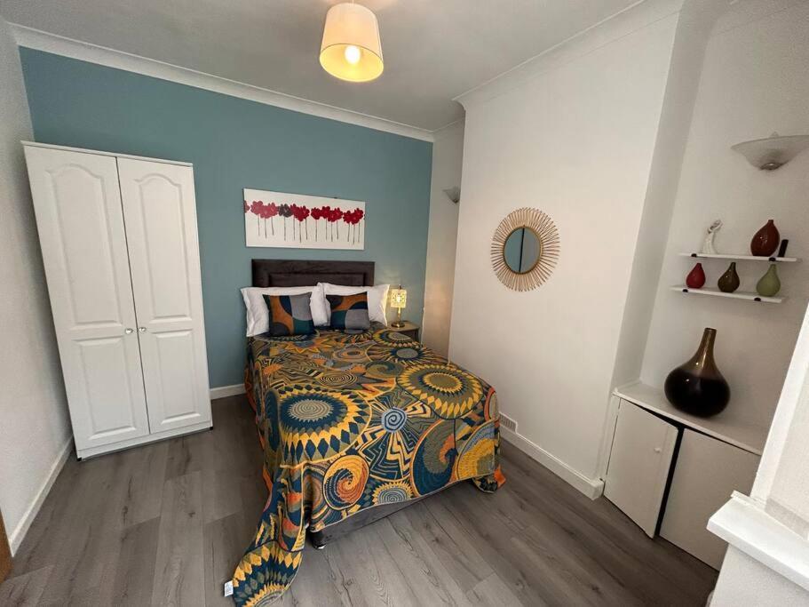 Spacious Homely 3 Bed Property Newcastle-under-Lyme Bagian luar foto