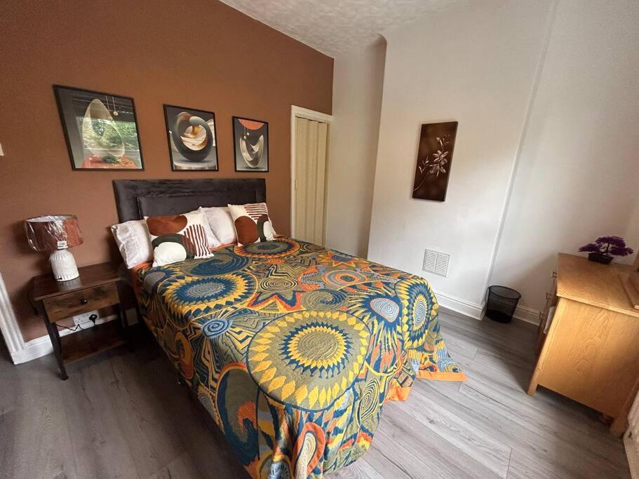 Spacious Homely 3 Bed Property Newcastle-under-Lyme Bagian luar foto